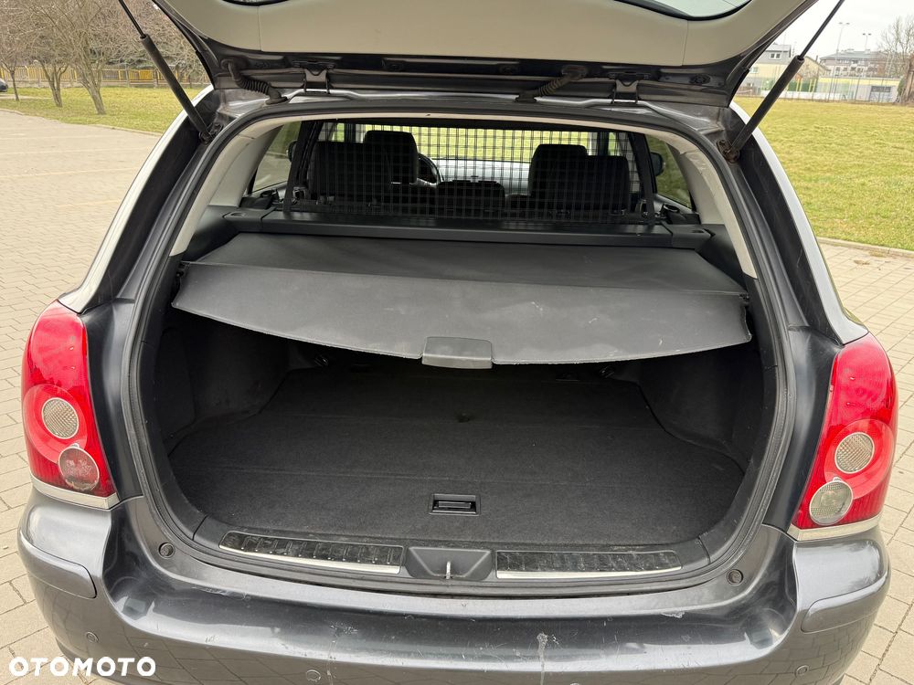 Toyota Avensis 2.2 D-CAT Team - 24