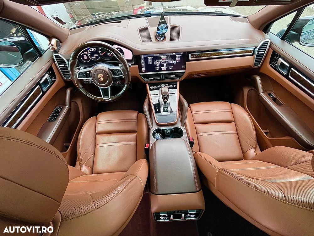 Porsche Cayenne - 2