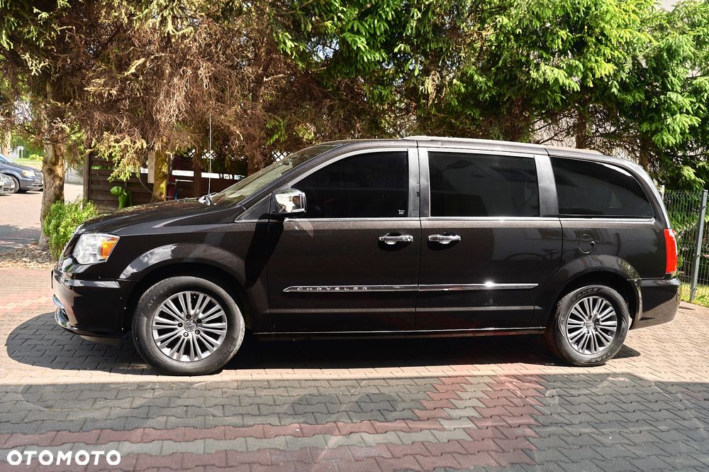Chrysler Town & Country 3.6 Limited - 10