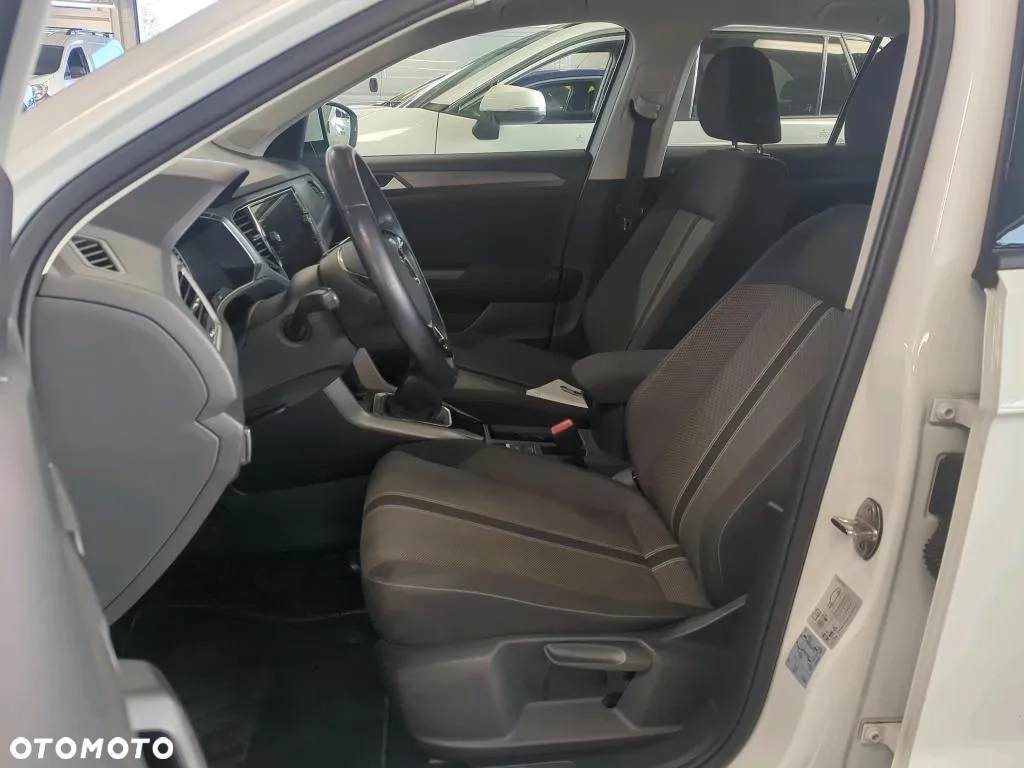 Volkswagen T-Roc - 8