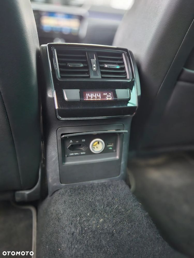 Skoda Superb 2.0 TDI DSG SportLine - 18