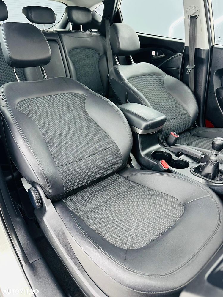 Hyundai ix35 1.7 CRDI 2WD blue Finale Gold - 16