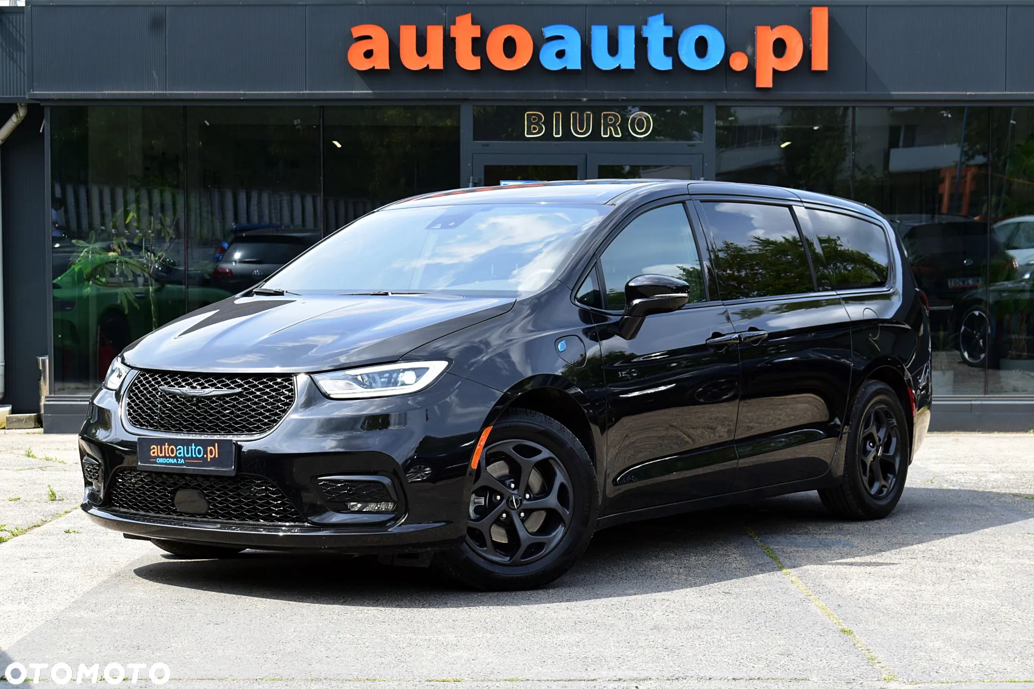 Chrysler Pacifica - 1