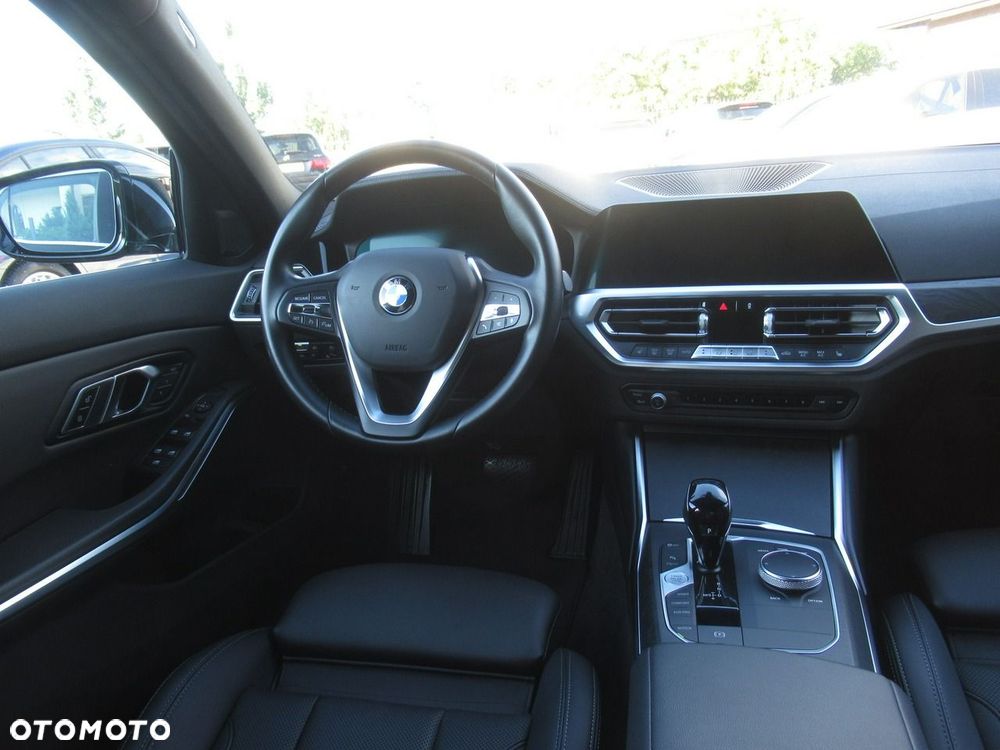 BMW Seria 3 320i Luxury Line - 12