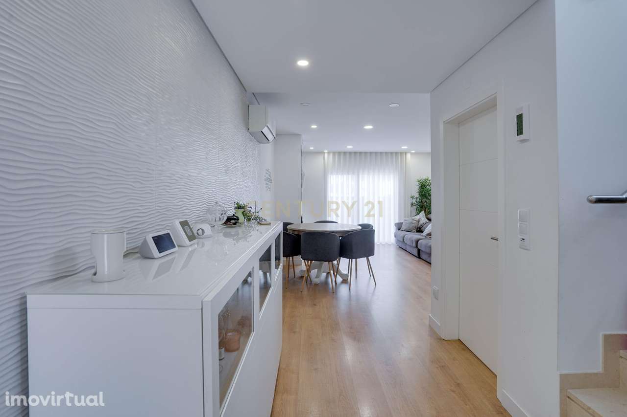 Moradia Geminada T3+1 em Fernão Ferro –Redondos - Grande imagem: 4/41