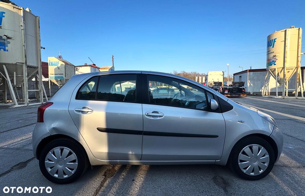 Toyota Yaris - 25