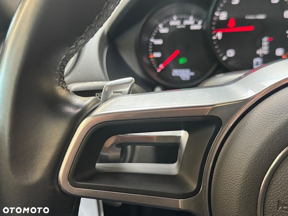 Porsche 718 Cayman - 12