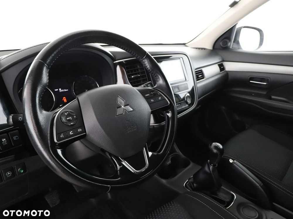 Mitsubishi Outlander 2.0 2WD SUV-Star - 15