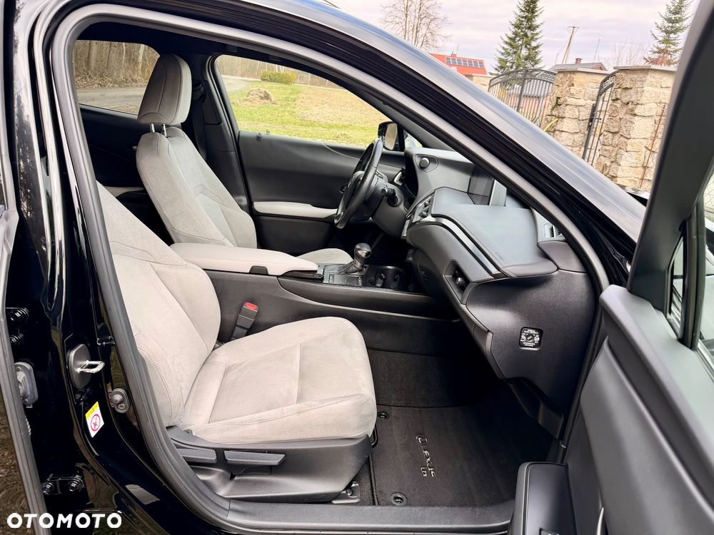 Lexus UX - 11