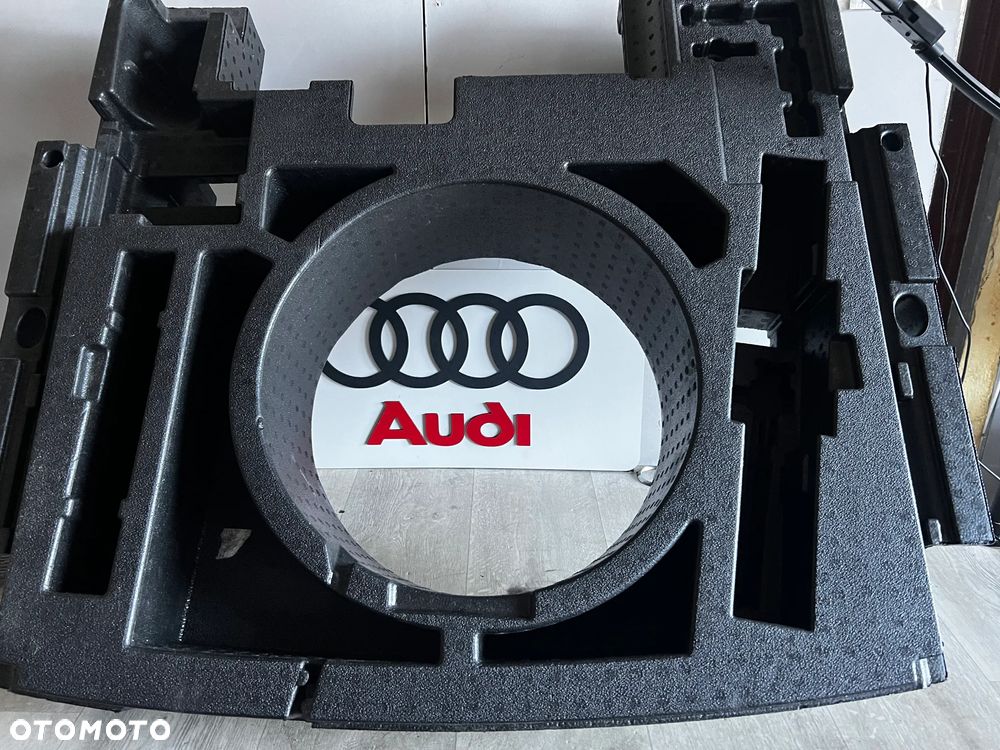 AUDI Q5 80A STYROPIAN BAGAŻNIKA 80A012109P JAK NOWY - 1
