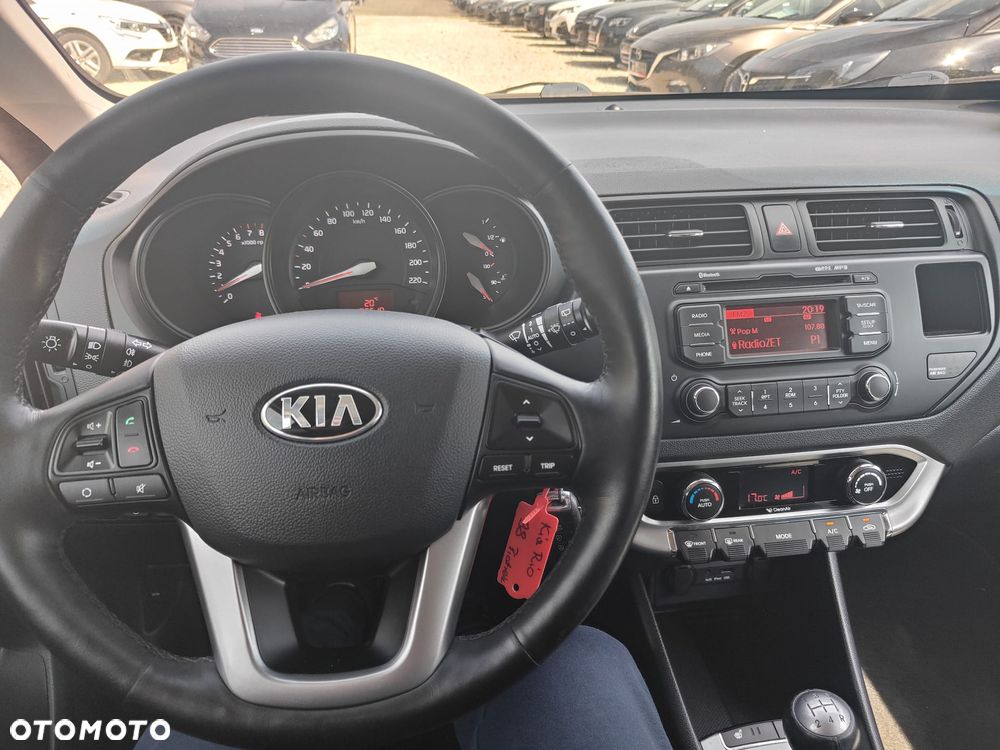 Kia Rio 1.2 Dream Team Edition - 14