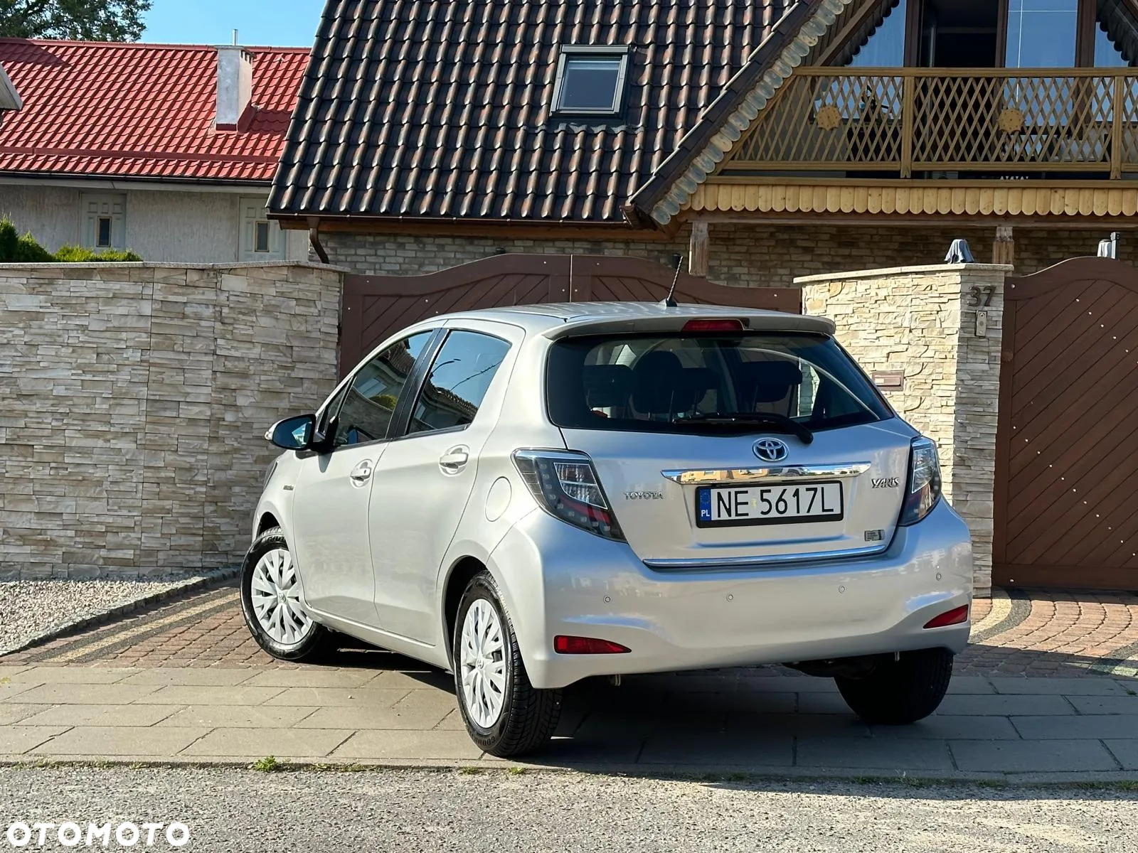 Toyota Yaris Hybrid 100 Business Edition - 13