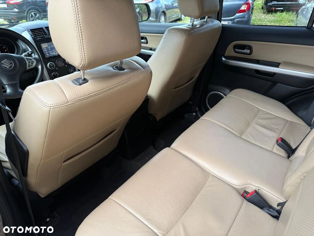 Suzuki Grand Vitara 2.4 De Luxe - 17