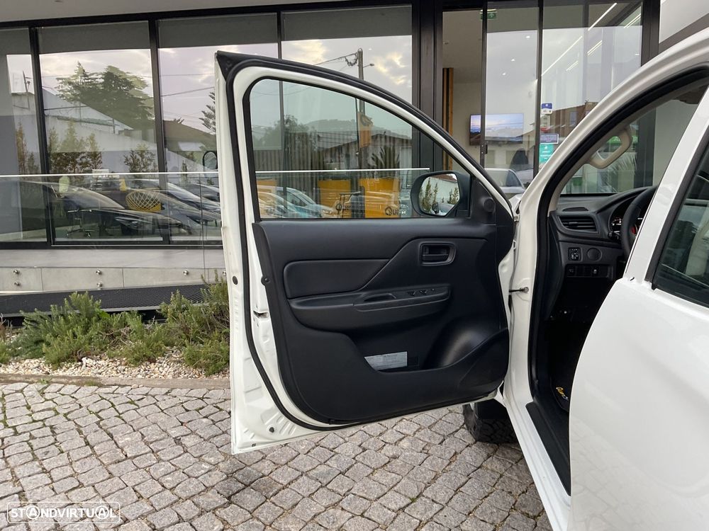 Mitsubishi L200 2.3 DI-D CD Invite Strakar Look 4WD - 20