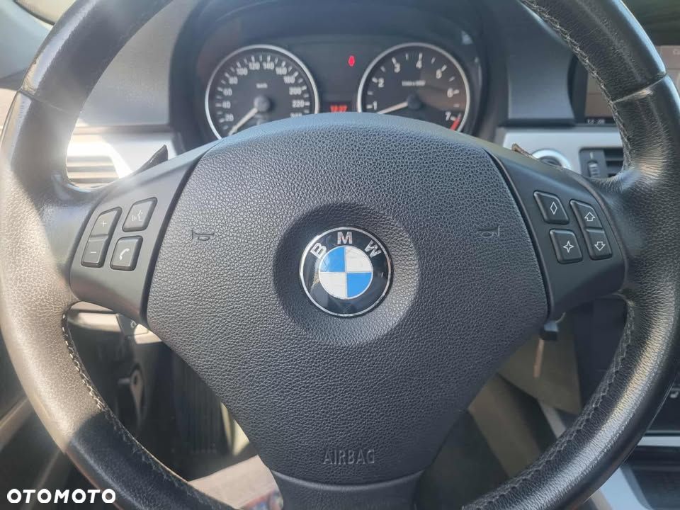 BMW Seria 3 325i - 11