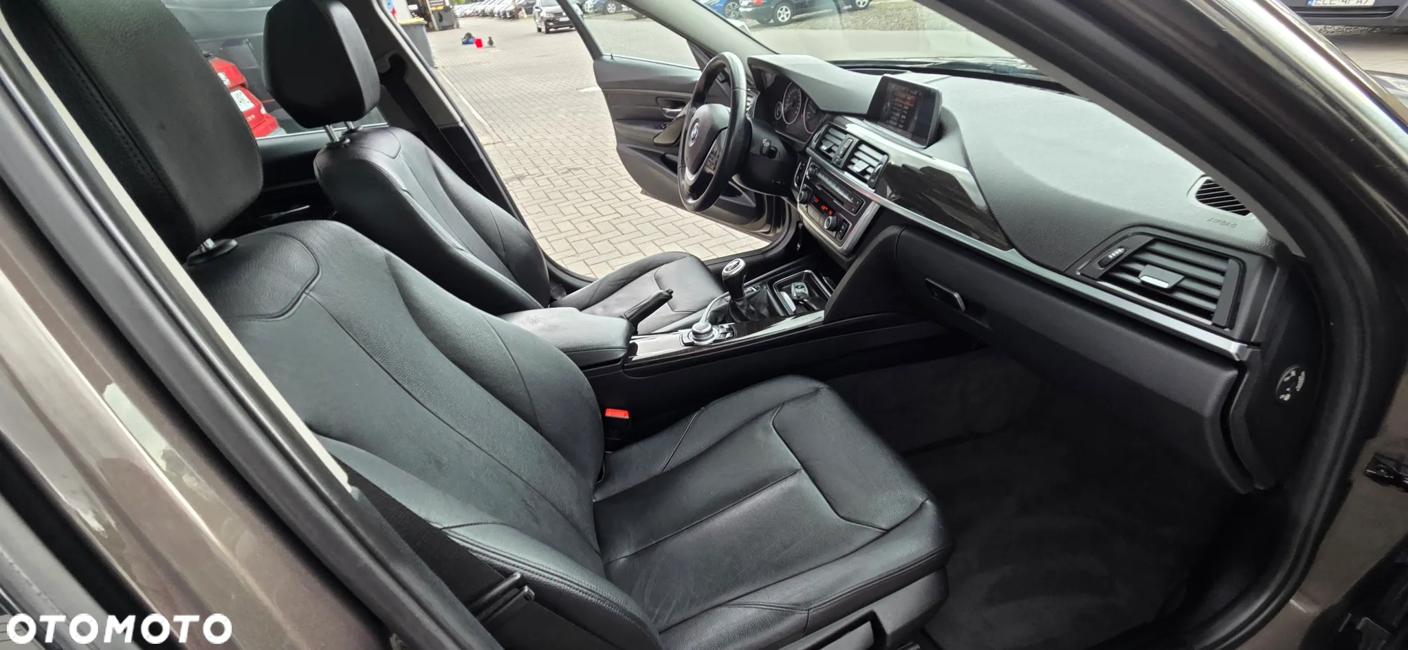 BMW Seria 3 320d Touring xDrive Sport Line - 37