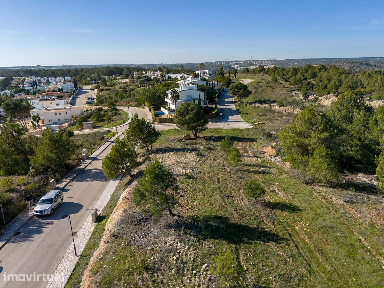 LOTE URBANO COM FANTÁSTICA VISTA MAR PARA CONSTRUÇÃO DE MORADIA E PISC - Grande imagem: 4/9