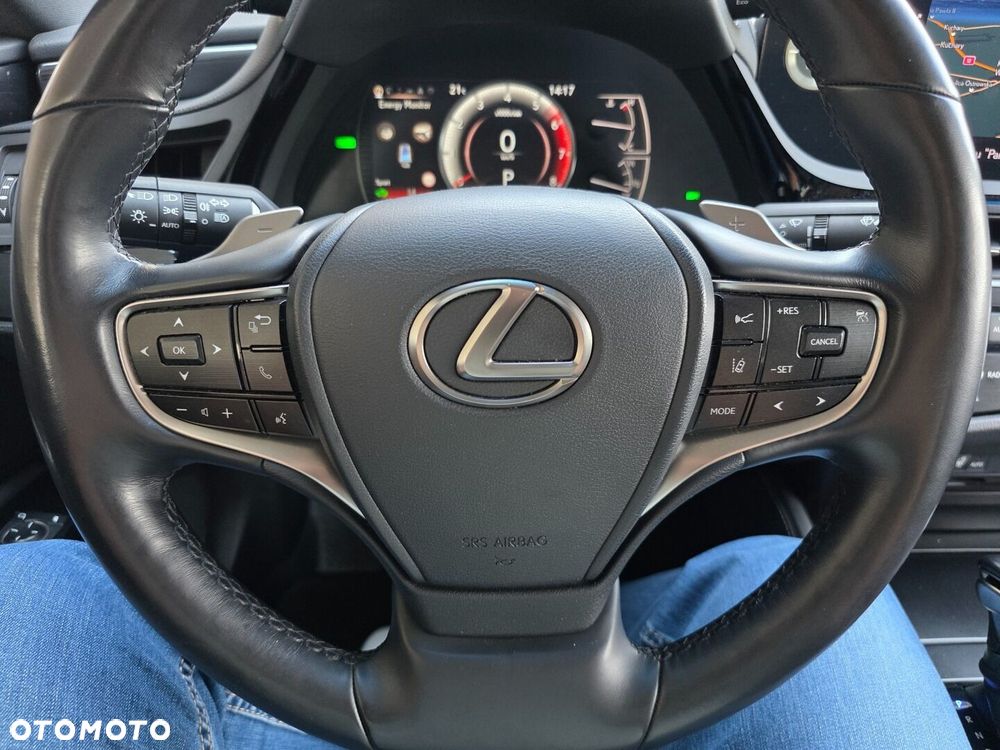 Lexus ES 300h Business Edition - 11