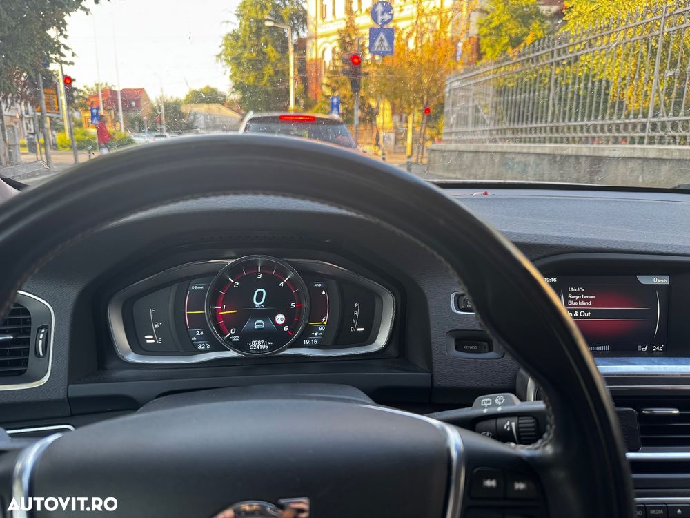 Volvo V60 D6 Plug-In-Hybrid AWD Geartronic Summum - 13
