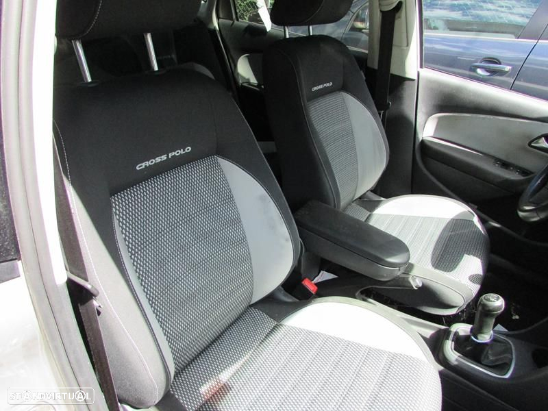 Volkswagen Cross Polo 1.6 TDi 2011 - Peças Usadas (5647) - 5