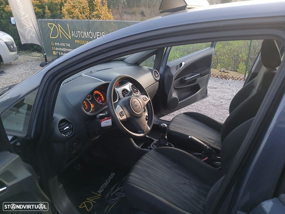 Opel Corsa 1.2 16V Cosmo - 2