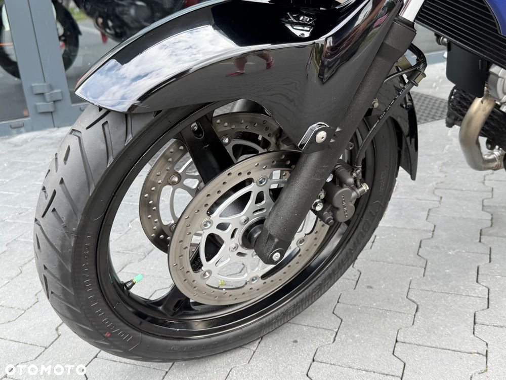 Suzuki V-STROM - 38