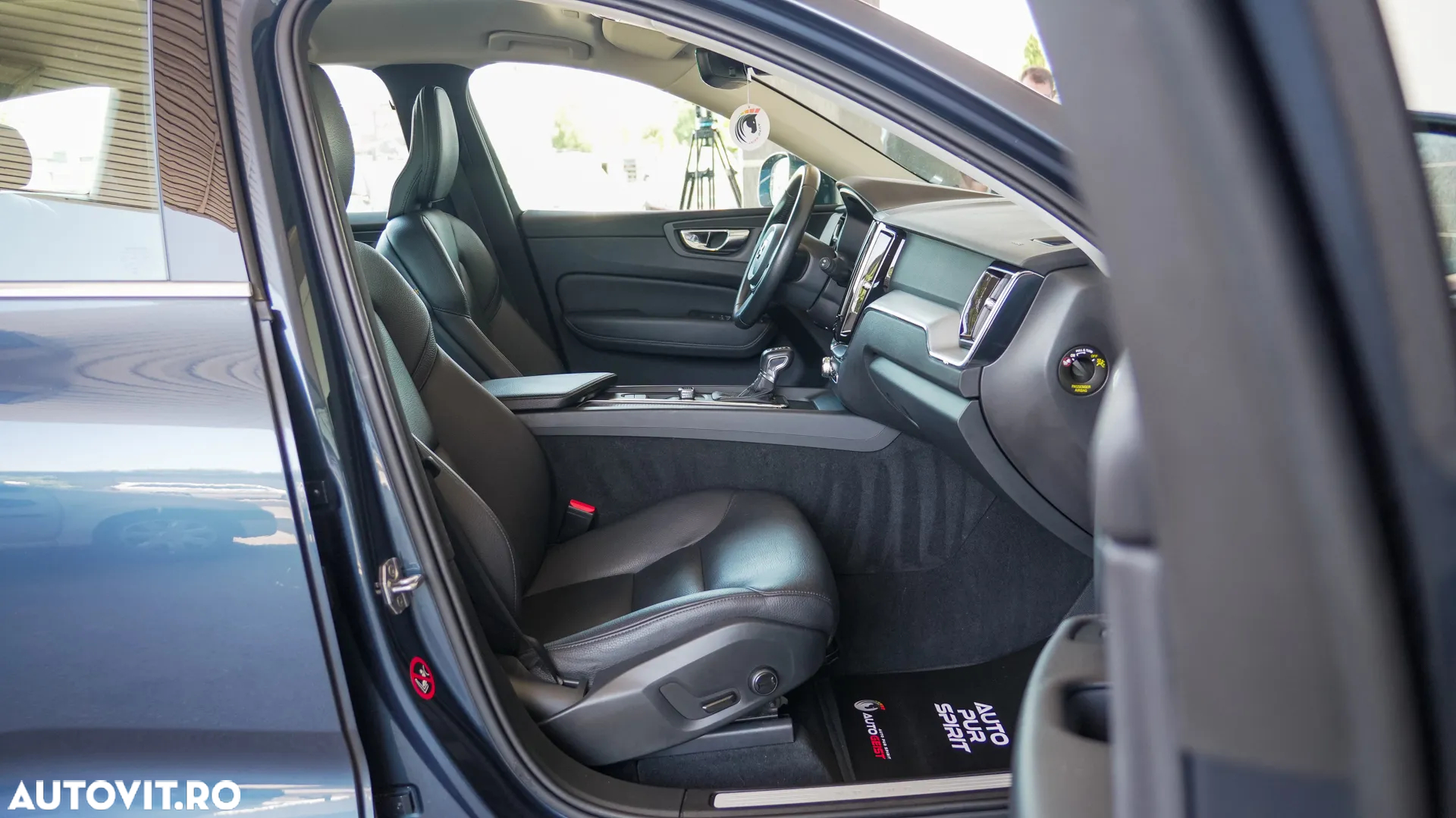 Volvo XC 60 D4 AWD Momentum - 24