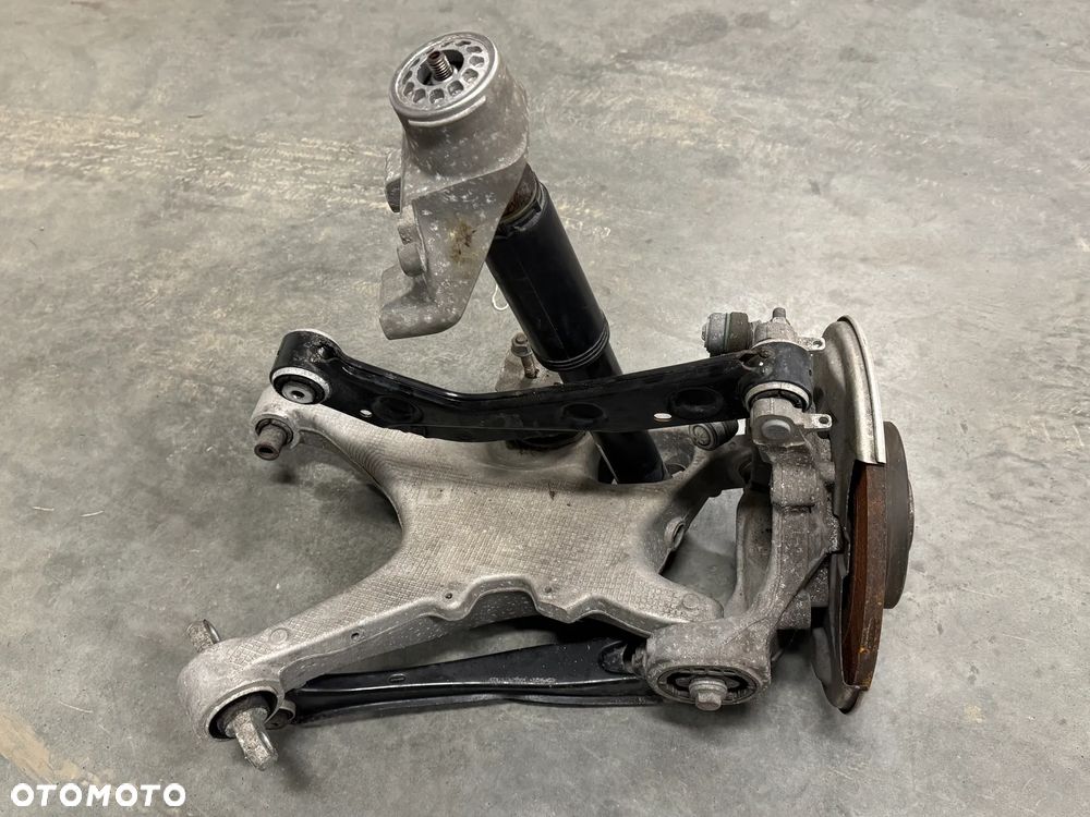 VOLVO XC60 II zawieszenie lewe tył zaciski tył lewy prawy instalacja lewa