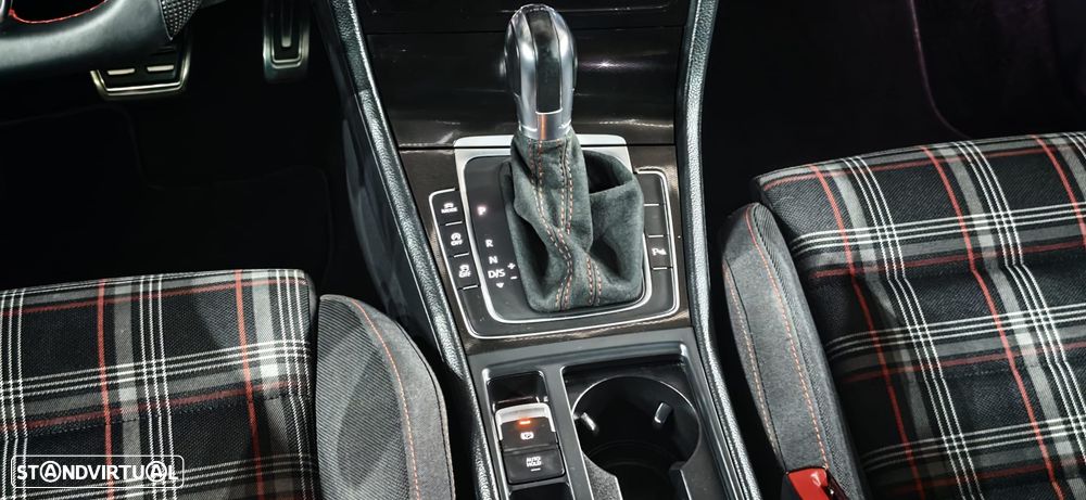 VW Golf - 54