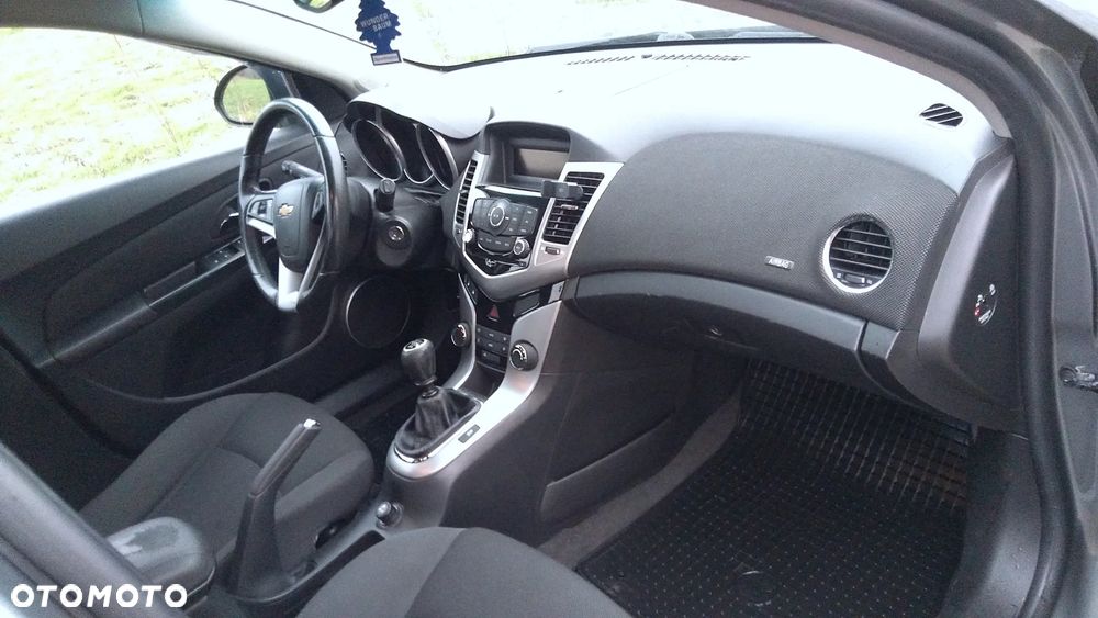 Chevrolet Cruze 1.6 LT - 9