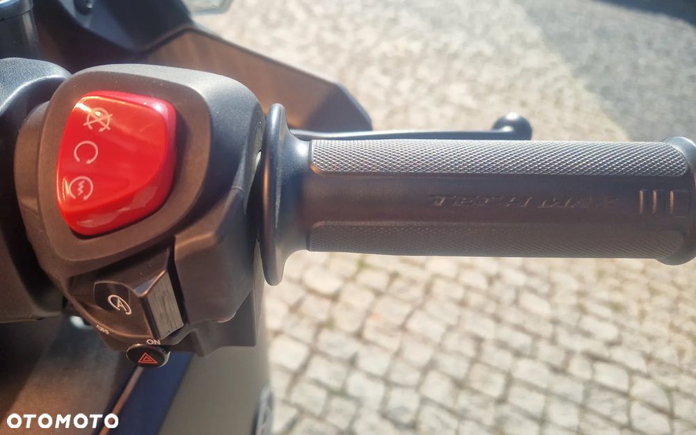 Yamaha X-max - 24