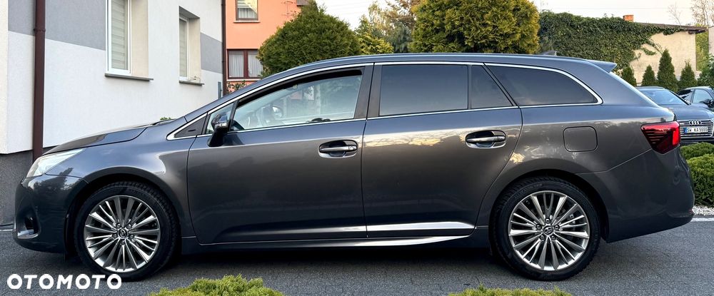 Toyota Avensis Touring Sports 1.8 Executive - 4