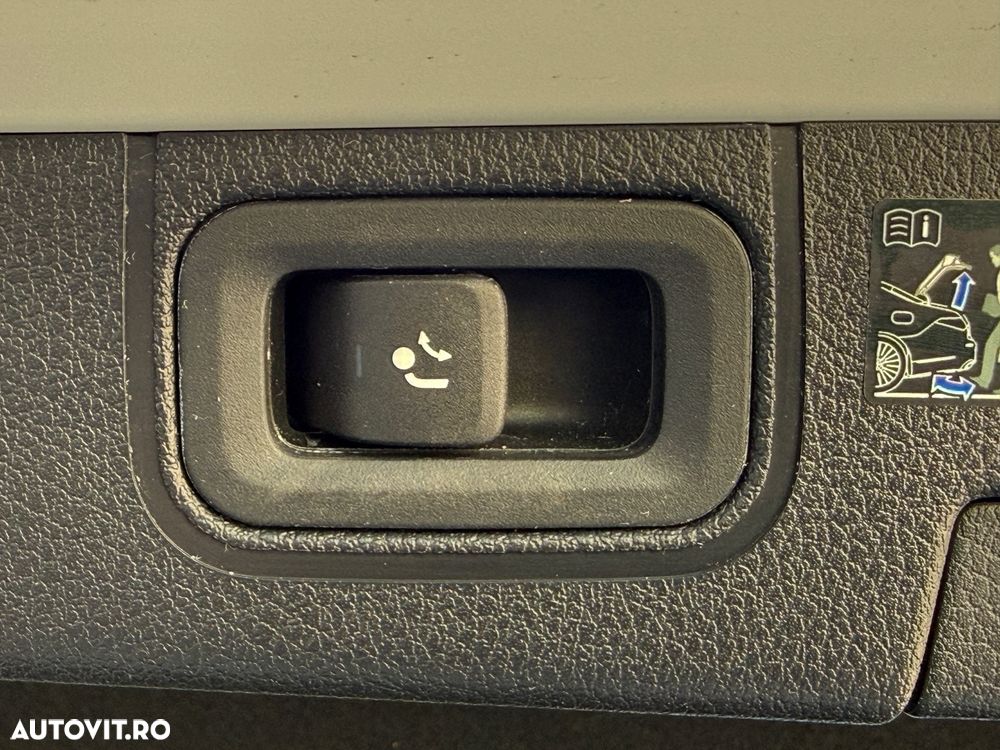 Mercedes-Benz A 250 e 8G-DCT AMG Line - 33