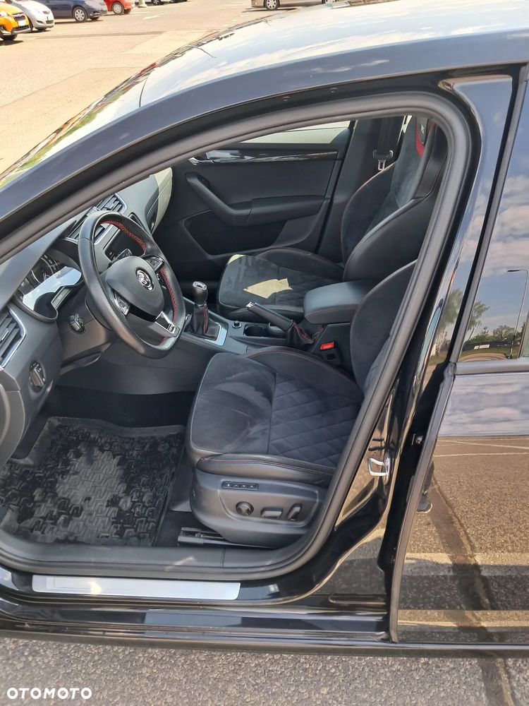 Skoda Octavia 2.0 TSI RS - 9