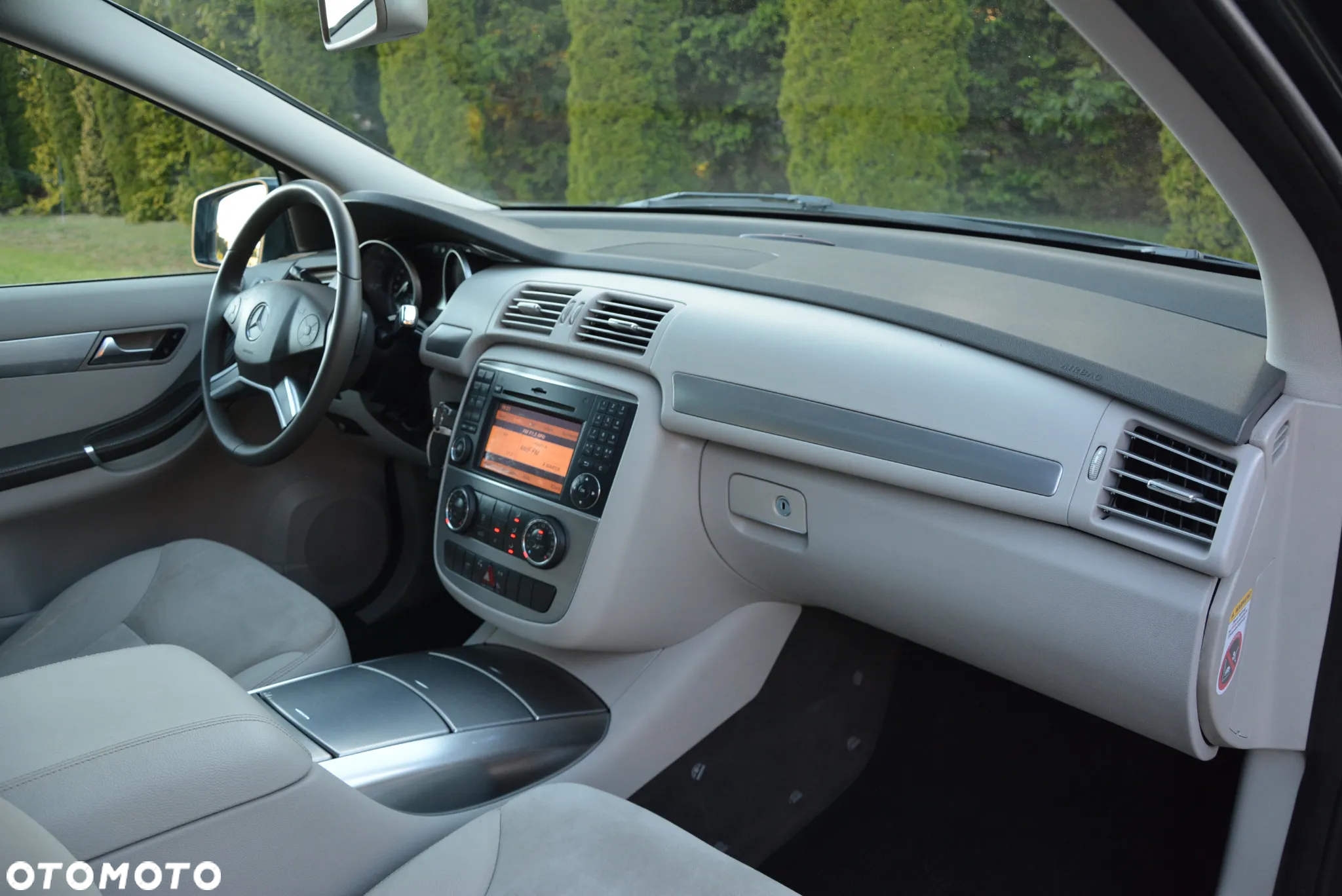Mercedes-Benz Klasa R 300 CDI DPF BlueEFFICIENCY 7G-TRONIC - 32
