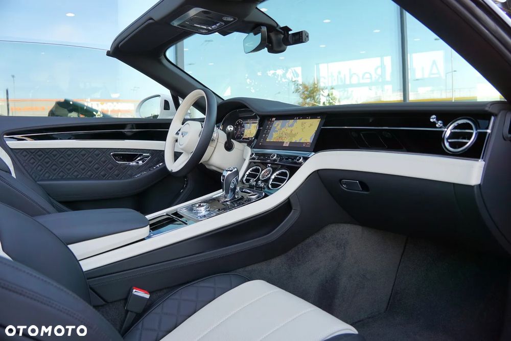 Bentley Continental GT V8 Convertible - 26