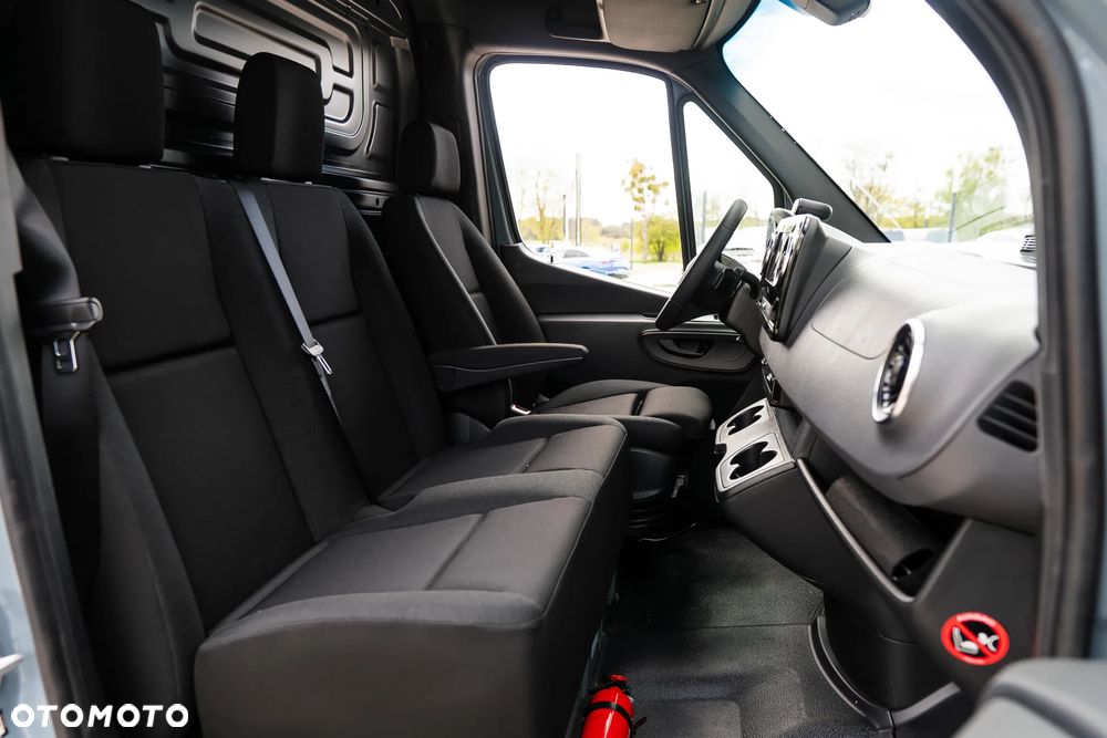 Mercedes-Benz Sprinter - 13