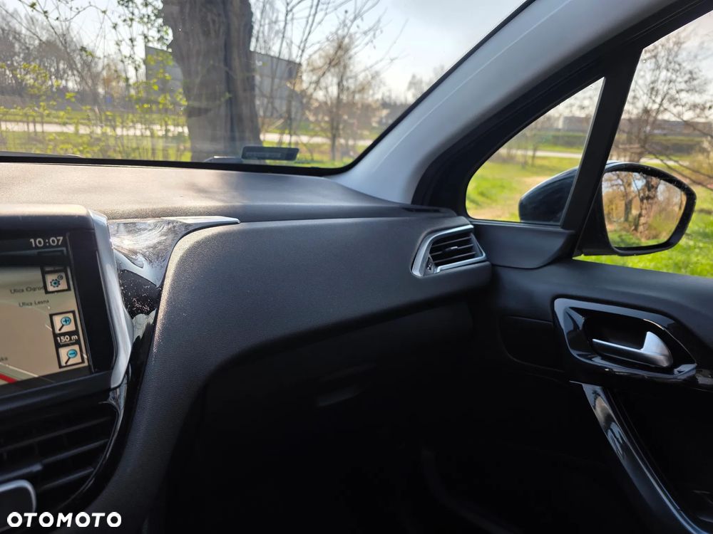 Peugeot 208 - 22
