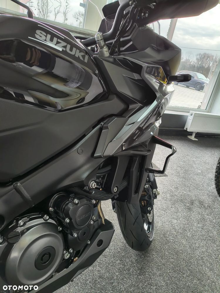 Suzuki GSX - 8