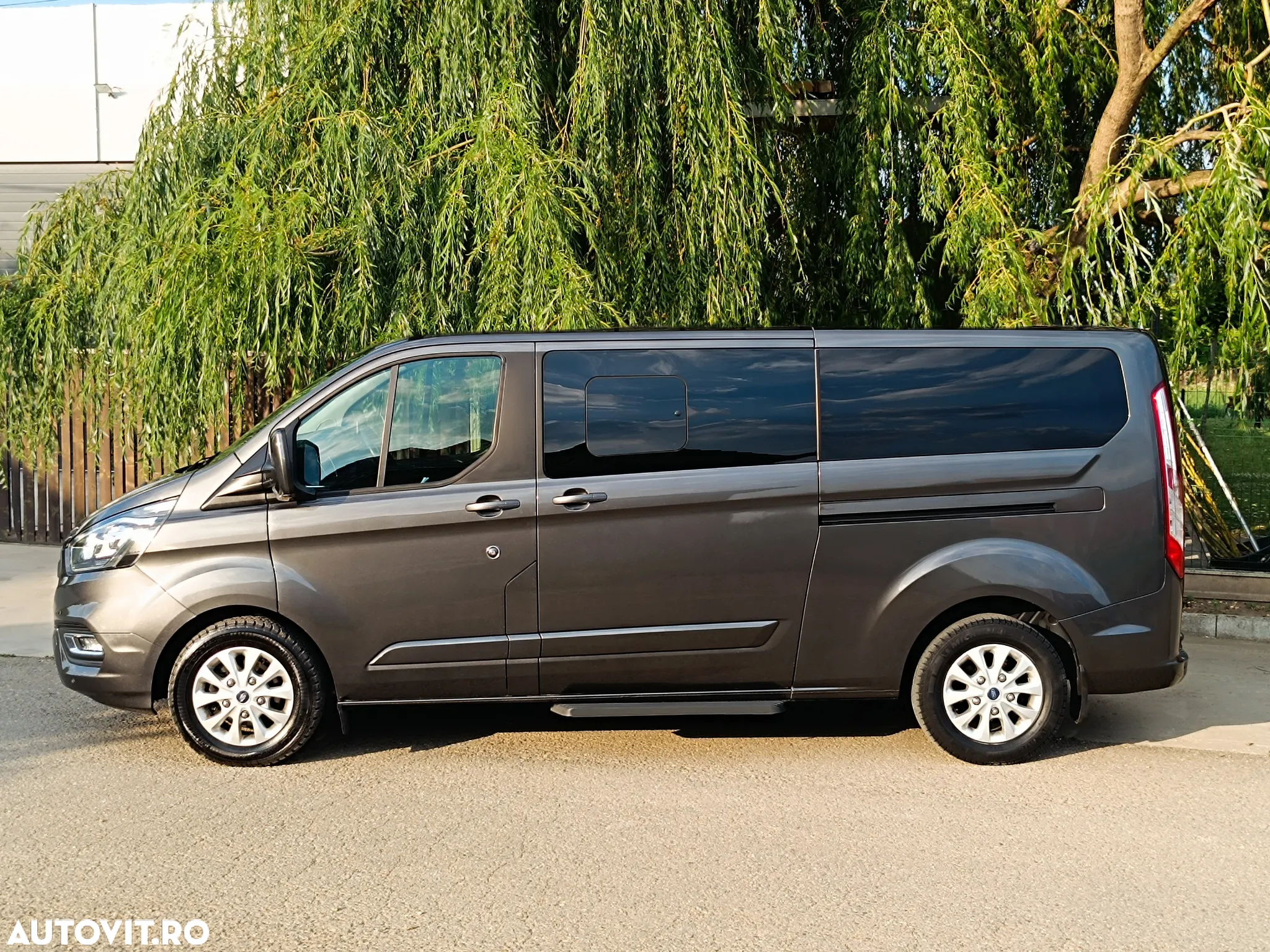 Ford Tourneo Custom Bus 320 2.0 EcoBlue 170 CP L2H1 Titanium Aut. - 4