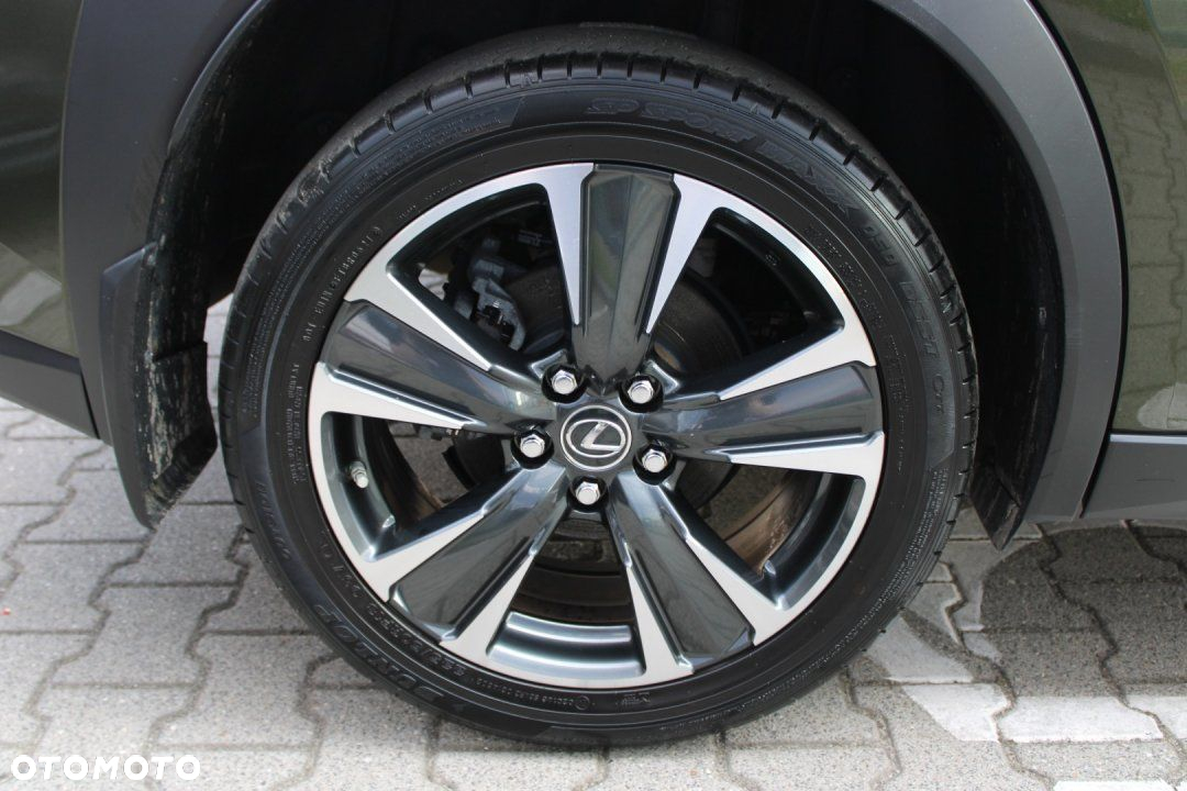 Lexus UX - 10
