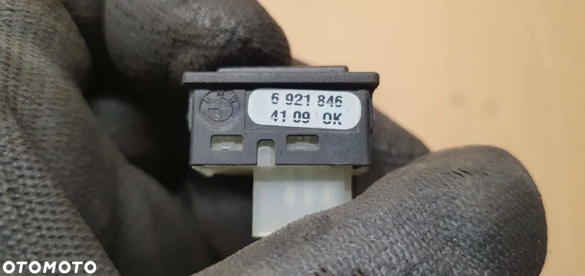 Przełącznik otwierania klapy bagażnika BMW 5 E61 6921846 - 4