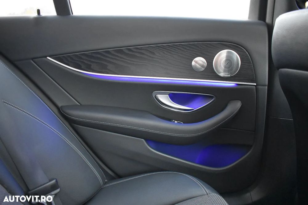 Mercedes-Benz E 300 4Matic 9G-TRONIC Avantgarde - 36