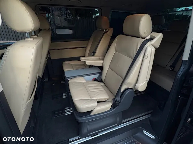 Volkswagen Multivan - 32