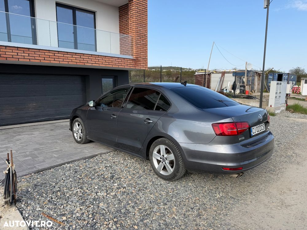 Volkswagen Jetta 2.0 TDI Comfortline - 6