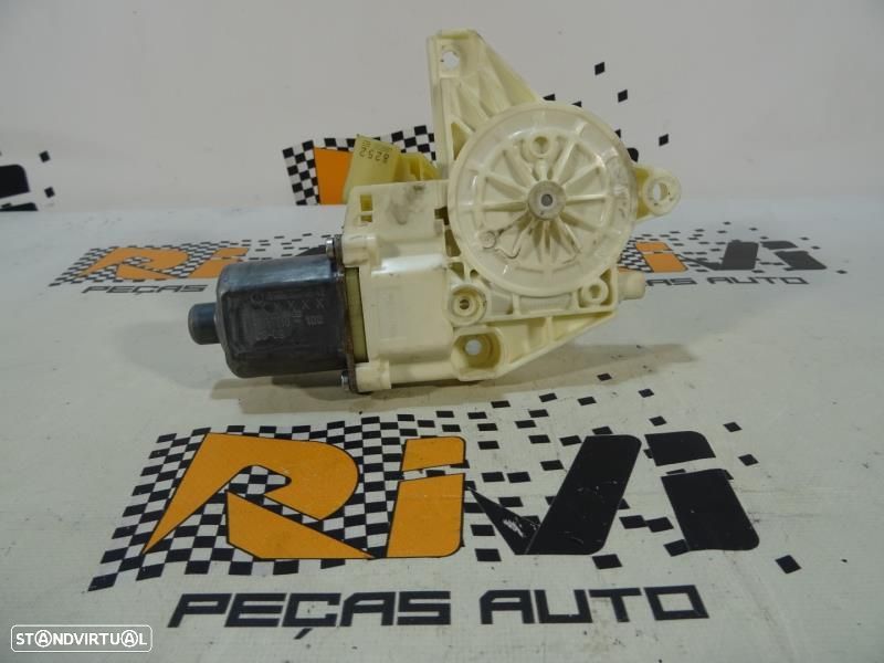 Motor Do Elevador De Vidros Mercedes-Benz C-Class (W204)  0130822442 / - 1
