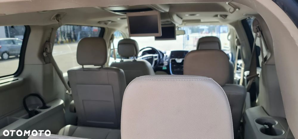 Chrysler Town & Country 3.6 Limited - 17