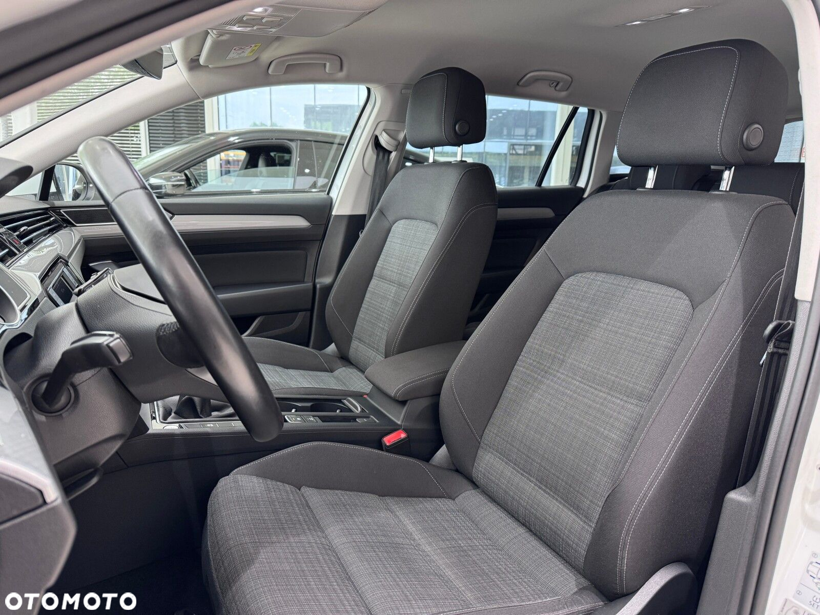 Volkswagen Passat 1.5 TSI EVO Business - 10