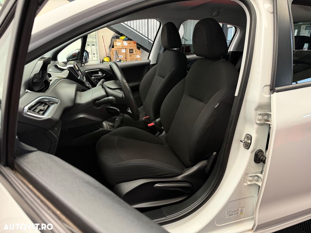 Peugeot 208 PureTech 82 Style - 19