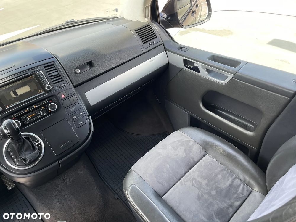 Volkswagen Multivan - 32